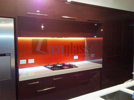  KÍNH ỐP BẾP MÀU CAM 