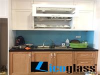 Kính ốp bếp màu xanh ngọc 