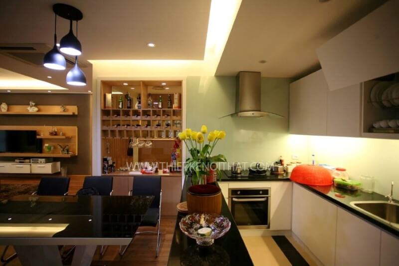 Morehome sử dụng thiết kế kệ tủ đơn giản đa ngăn, đảm bảo tính công năng và không làm ảnh hưởng đến diện tích sử dụng Tủ bếp hiện đại,tủ bếp đẹp hiện đại, tủ bếp An Cường