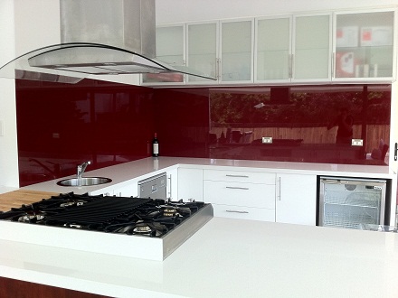 kính ốp bếp màu đỏ ruby kinh-op-bep-mau-do-rubi